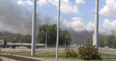 VIDEO/ Zjarr i madh në një fabrikë predhash në Rusi