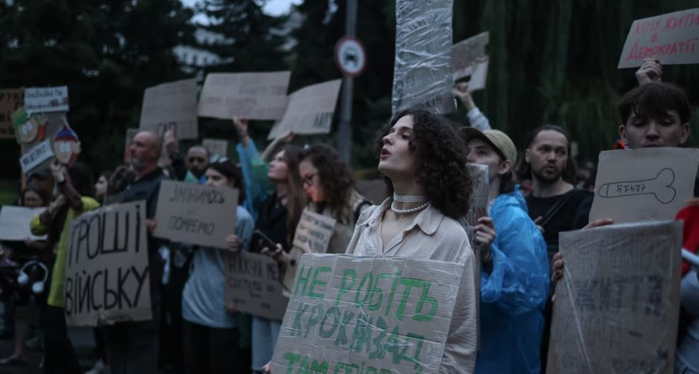 Ukraina rikthen pavarësinë e agjencive kundër korrupsionit