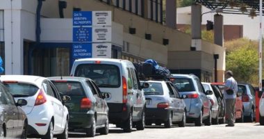 Qafë Botë/ Kufiri i hapur për qytetarët, pezullim për automjetet me ngarkesa tregtare pas arrestimeve në doganën greke