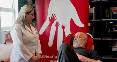 VIDEO/ “Të forcojmë zinxhirin e solidaritetit”, Rama dhe stafi i kryeministrisë dhurojnë gjak