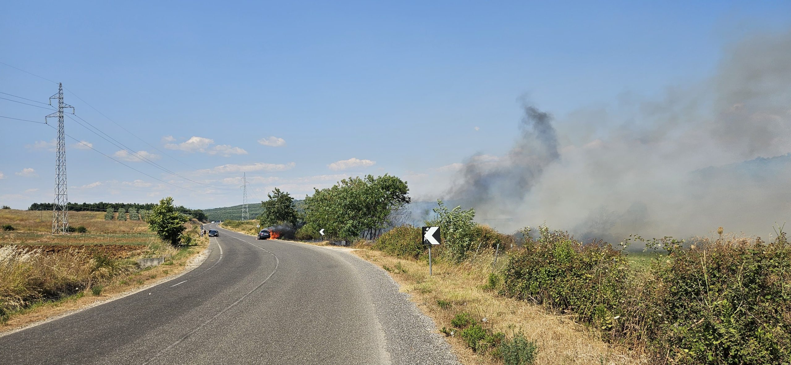 Digjet automjeti në Belsh–Kuçovë, shpëton pa lëndime një familje prej pesë personash