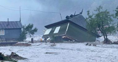 VIDEO/ Përmbytje masive në Rumani, 3 viktima dhe qindra të evakuuar