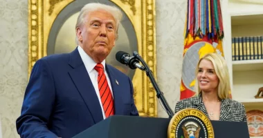 Pas presionit në rritje/ Trump urdhëron zyrtarët të ‘prodhojnë’ më shumë dokumente për Epstein