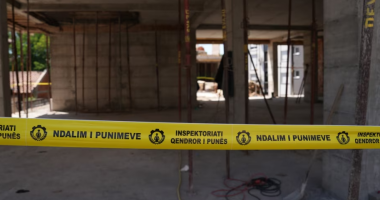 Vdes një person në Prizren, ra nga çatia e ndërtesës ku po punonte