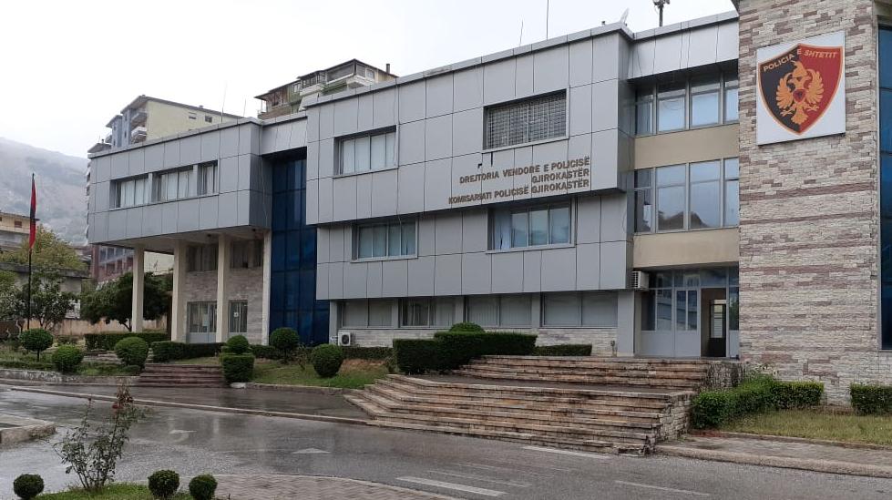 EMRI/ U gjet i vdekur në një zonë të pyllëzuar, 59-vjeçari dyshohet se është vetëplagosur me armë gjahu