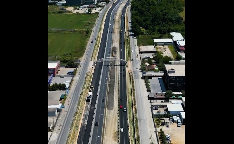 Rama: Punimet për korsitë e reja në kantierin e superstradës Tiranë-Durrës, drejt përfundimit