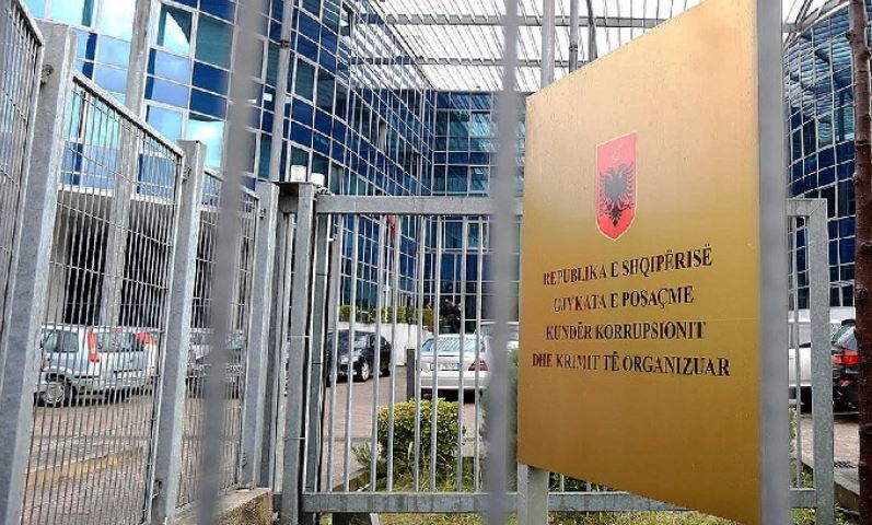 Dosja “Plumbi i Artë”/ Dy avokatë tërhiqen. Të pandehurit “mbeten” pa mbrojtje