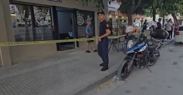 VIDEO/ Plagosja në Vlorë, 25-vjeçari u godit me thikë pranë zemrës, pamje nga vendngjarja