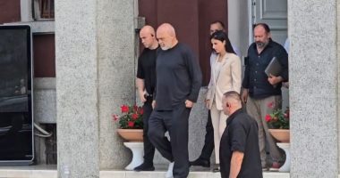 Rama mbledh kryebashkiakët në Durrës/ Diskutim për hapësirat publike, regjistrimin e tokave bujqësore dhe ‘Paketën e Maleve’