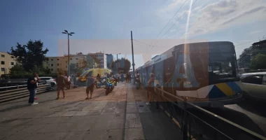 Urbani përplaset me makinën, 6 të plagosur në Greqi