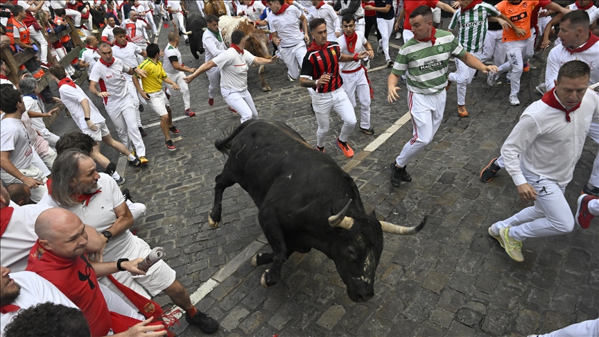 Spanjë, mbahet festivali me famë botërore “San Fermin”