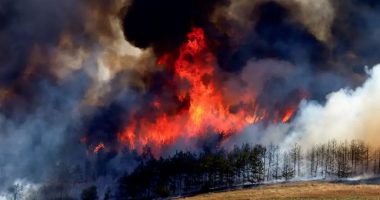 Deutsche Welle: Zjarrfikësit të mbingarkuar, në Ballkan shpërthejnë zjarre