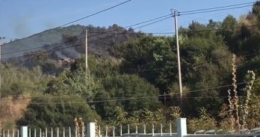 Kakavijë, zjarr në kufi/ Pala greke pezullon për disa minuta punën, radhë e gjatë mjetesh