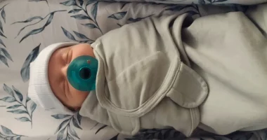 Foshnja “31 vjeçare”/ Rekordi i ri, embrioni ishte ngrirë në 1994, fëmija lind pas 31 vitesh