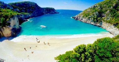 “The Sun”: Turistët britanikë i drejtohen Rivierës Shqiptare