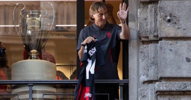 Modriç nis stërvitjen/ Superylli nga Kroacia fillon përgatitjet me fanelën kuqezi