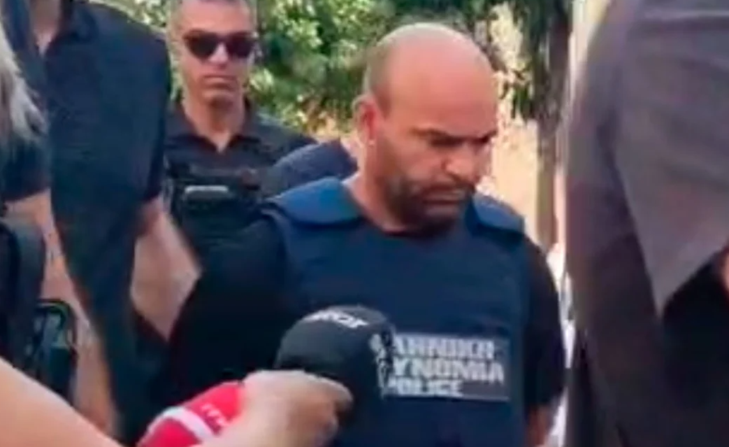 Pandeli Nakoleci del para trupës gjykuese në Greqi, u kërkon fëmijëve falje që iu vrau nënën