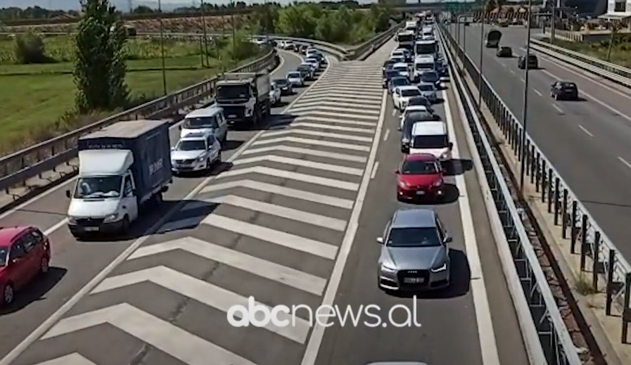 VIDEO/ Fluks i lartë pushuesish, trafik i rënduar në aksin rrugor në drejtim të Lezhës