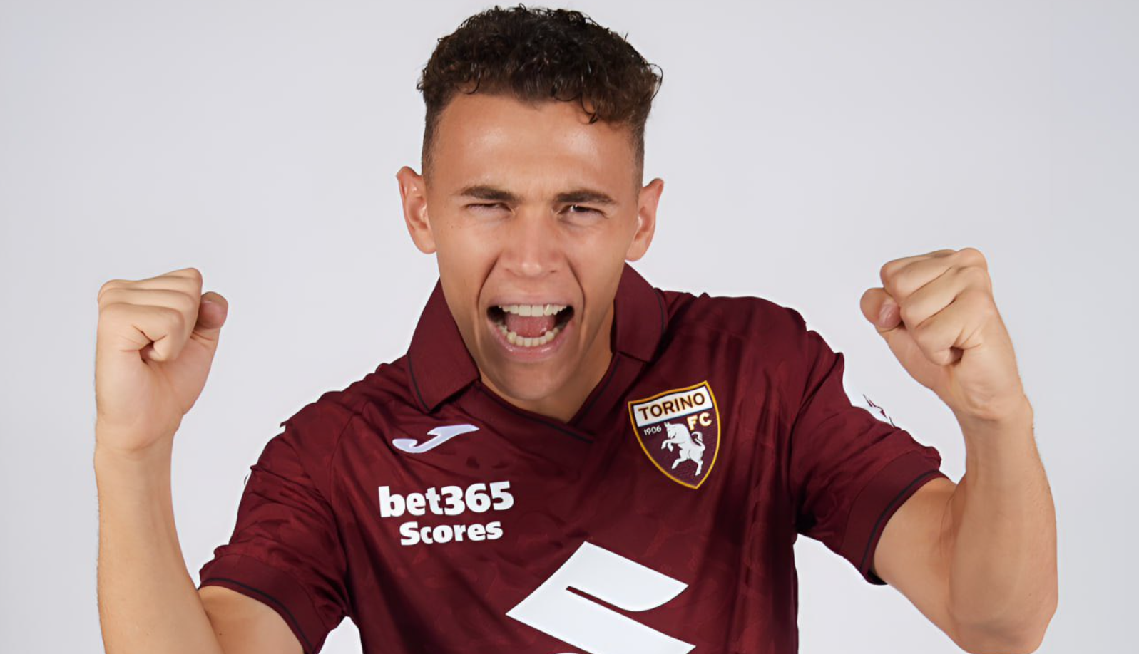 Torino “zbulon” Asllanin: Shumë i kënaqur që erdha, do të shihemi në stadium