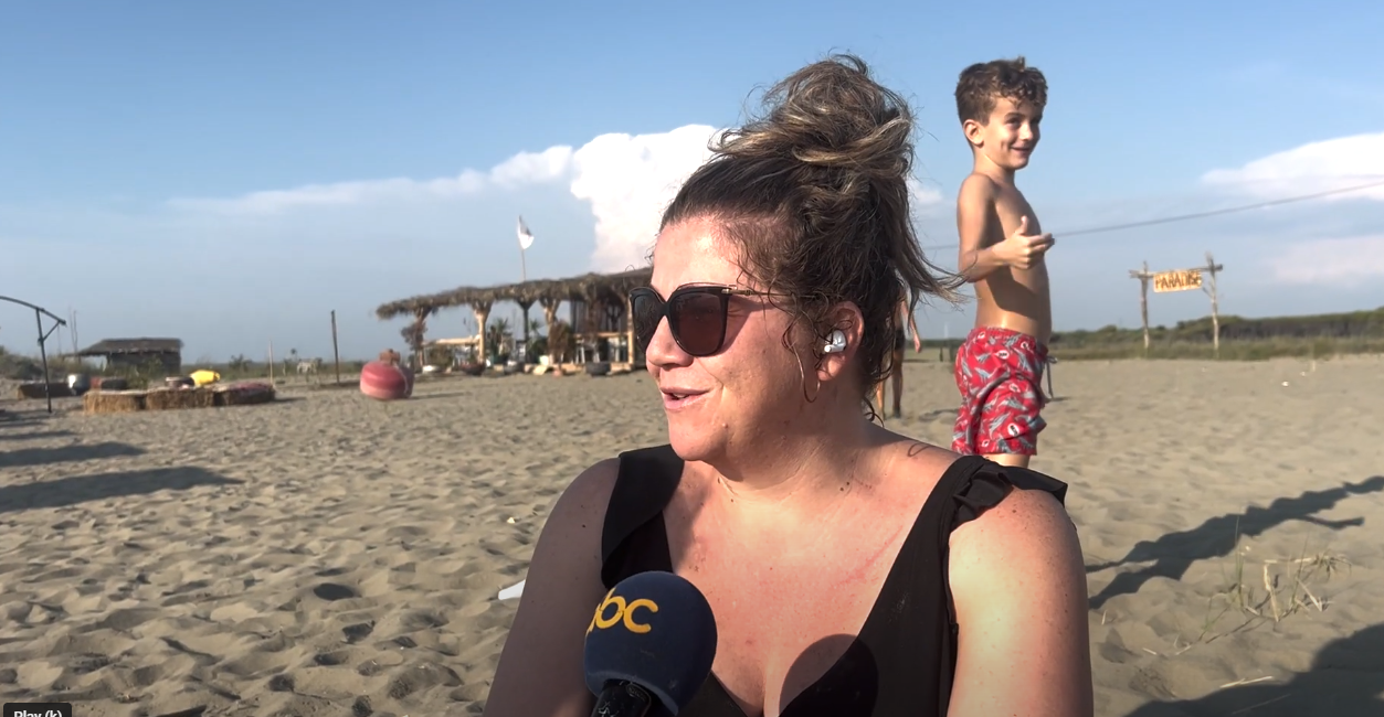 Plazhi i Semanit/ Shtohen pushuesit në gusht, pastërti dhe çmime të favorshme