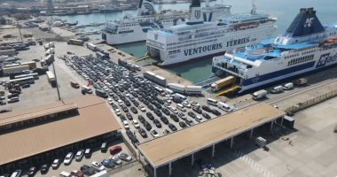 VIDEO/ Fluks i lartë pasagjerësh në pikën kufitare të portit të Durrësit