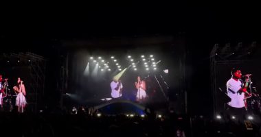 Dua Lipa dhe Dukagjin Lipa elektrizojnë Prishtinën/ Babë e bijë performojnë në skenë këngën ikonike, “Era”