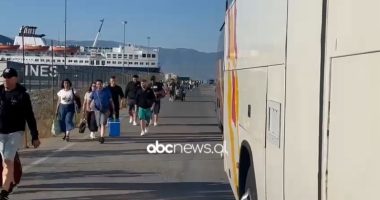 Fluks turistësh në portin e Vlorës, mbi 1200 pasagjerë mbërrijnë mëngjesin e së dielës