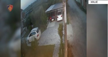 Pas sherrit, qëlloi me armë drejt banesës së komshiut/ Pranga 18-vjeçarit në Krujë