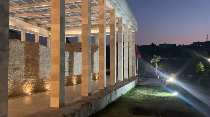 Dritë për Skënderbeun/ Lezhë, rikthehet ndriçimi për memorialin e Heroit Kombëtar