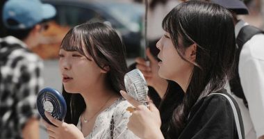 Ekstremet e motit përfshijnë Azinë/ Qindra të vdekur nga përmbytjet dhe vala e të nxehtit