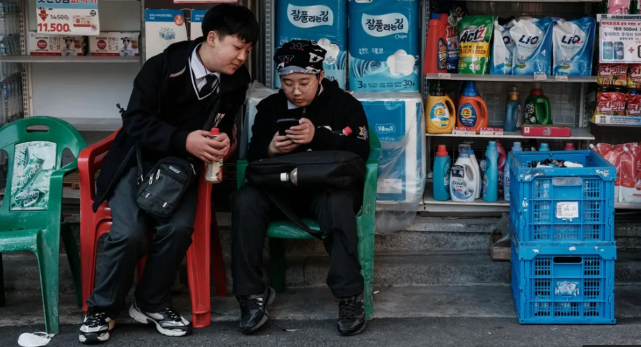 Koreja e Jugut miraton ligjin që ndalon përdorimin e telefonave gjatë orëve të mësimit
