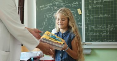 Viti i ri shkollor/ Rama: Nis shpërndarja e teksteve falas për 236 mijë nxënës