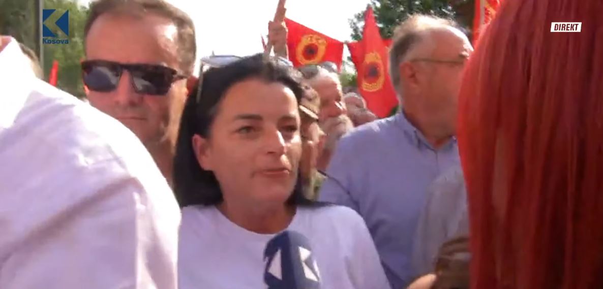 E mbijetuara e dhunës në protestë/ Vasfije Krasniqi: Kam dalë për t’i mbrojtur vlerat tona, jam krenare me UÇK-në