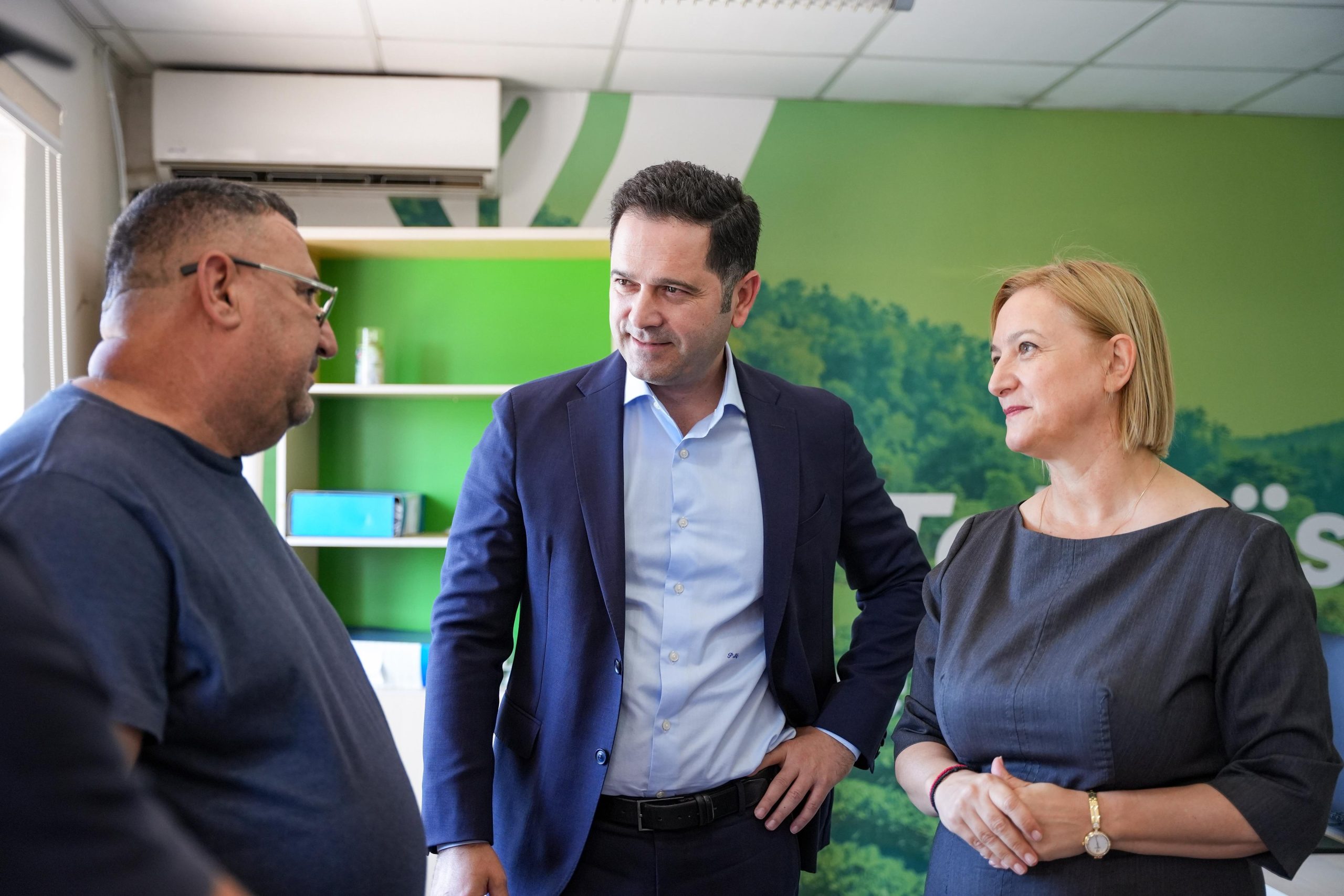 Subvencione për bujqësinë/ Fermerët nisin aplikim për financim për makineri bujqësore, serra e stalla