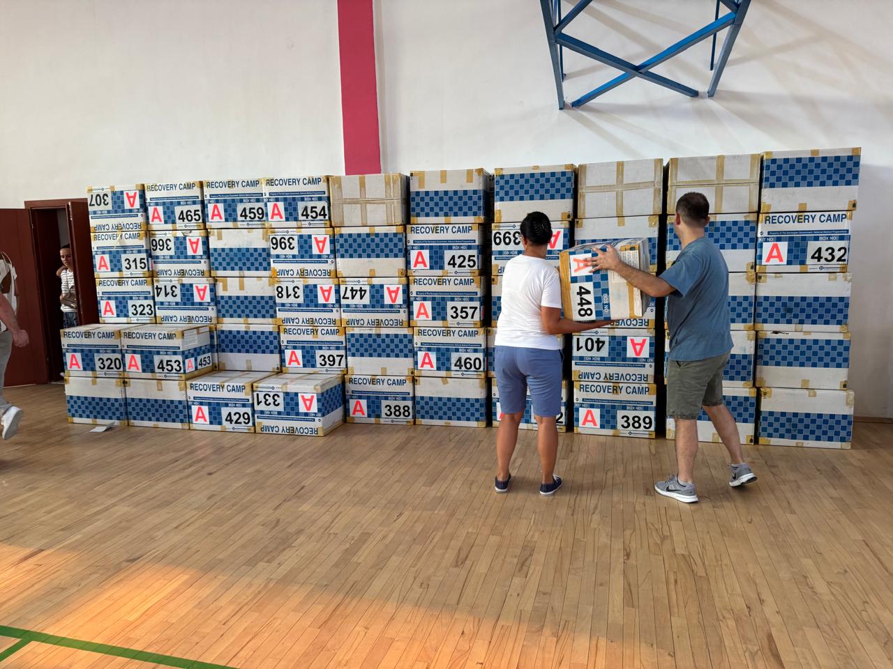 Gramshi në flakë, digjen 7 fshatra, dorëzohen ndihma për banorët e prekur