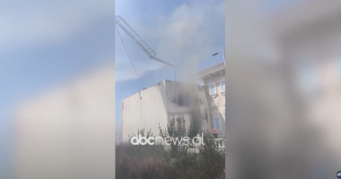 Ministria e Mbrojtjes: Është vënë në kontroll vatra e zjarrit në segmentin Laç-Lezhë