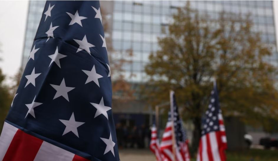 “Ngërçi politik po i kushton Kosovës”/ Ambasada amerikane në Prishtinë: Udhëheqësit duhet të kenë prioritet stabilitetin e vendit