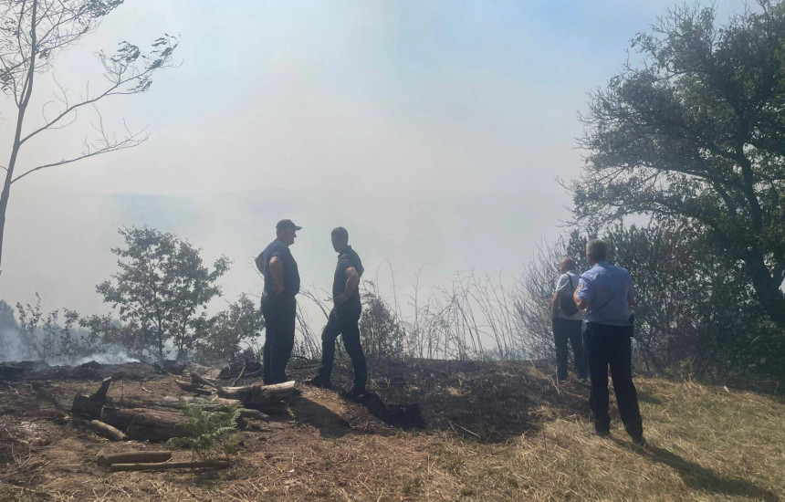 Njëmbëdhjetë vatra zjarri vazhdojnë të jenë aktive në Kosovë