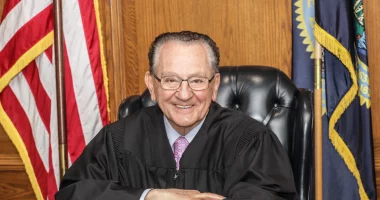 Ndërron jetë gjyqtari Frank Caprio, shquhej për dhembshurinë dhe pozitivitetin në sallën e gjyqit