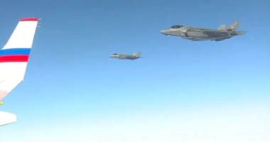 Kremlini publikon videon: Avionët luftarakë amerikanë shoqëruan Putin pas samitit në Alaskë