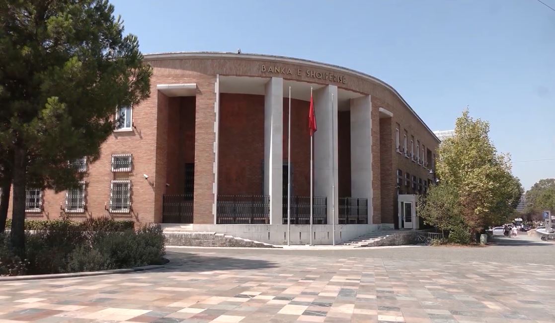 Shtohen financimet për turizmin/ Bankat dhanë më shumë kredi për hotele, restorante dhe tregtinë