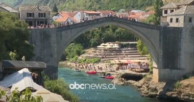 Lumenjtë, zgjidhja kundër vapës/ Qytetarët në Francë dhe Bosnjë i shpëtojnë temperaturave ekstreme