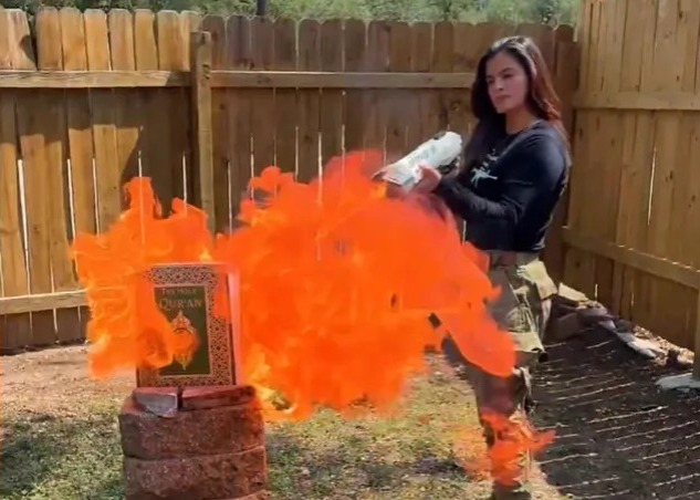 Kandidatja për kongres djeg Kuranin/ SHBA, republikania: Do t’i jap fund islamit në Teksas