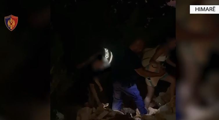 VIDEO/ U bllokuan në një zonë të thepisur shkëmbore, shpëtohen 3 turistët e huaj në Himarë