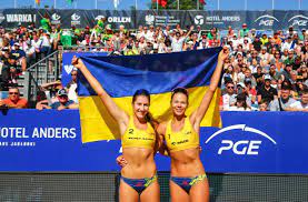 Ukraina, kampione e Europës/ Dyshja e vajzave fiton titullin kontinental në volejbollin e plazhit