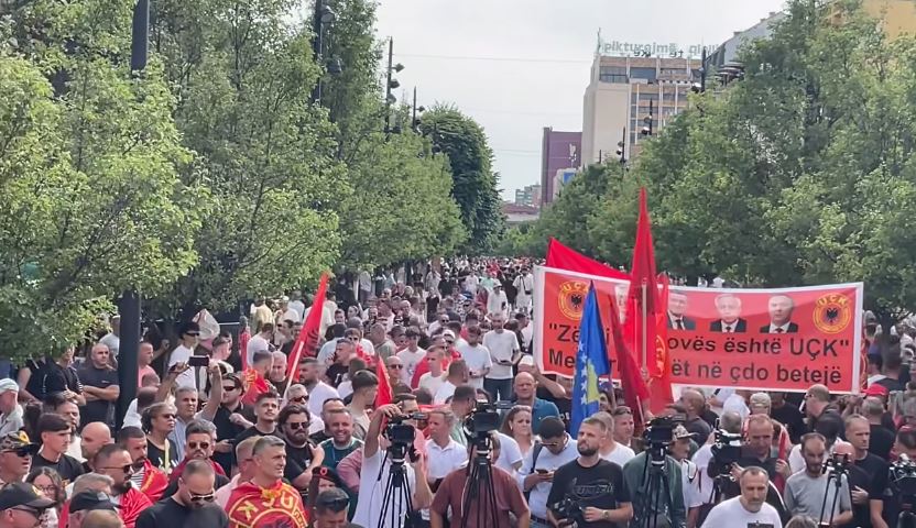 Qytetarët të ashpër me Specialen: Raciste, çlirimtarët po mbahen në Hagë me dirigjime nga Serbia