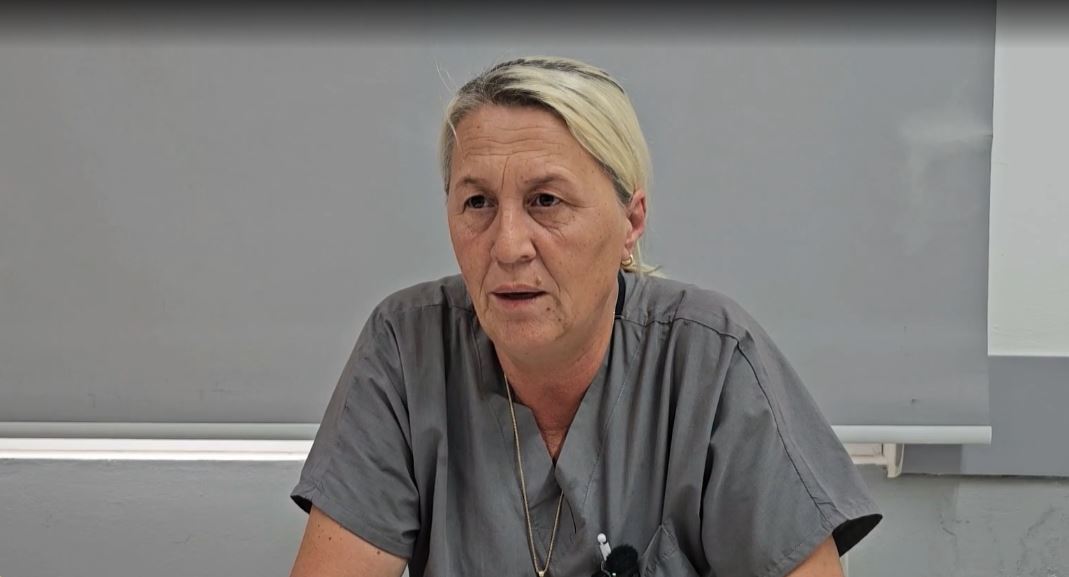 Infermierja e Velipojës/ 30 vite në shërbim të banorëve, me bluzën e bardhë dhe përkushtimin