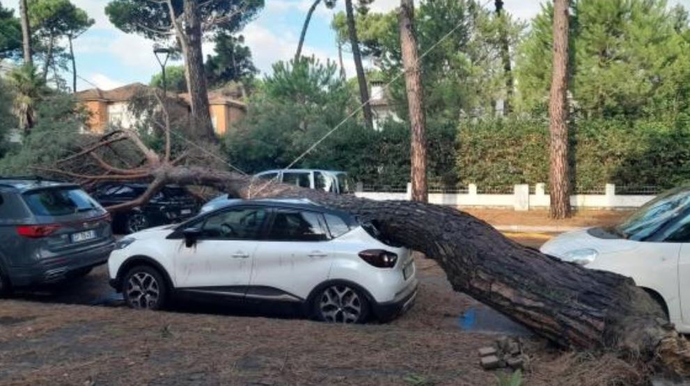 Romagna goditet nga stuhia e fuqishme, rajoni italian nën alarm të verdhë