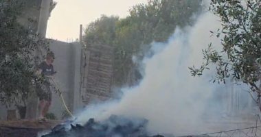 VIDEO/ Zjarr në oborrin e një banese në Libofshë, vatra neutralizohet nga zjarrfikësit