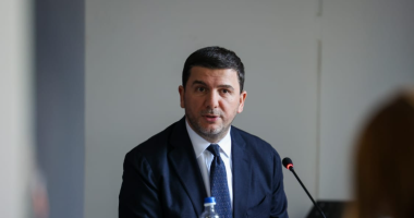 “Drejtësia është pranë”/ Memli Krasniqi viziton Thaçin dhe Veselin në Hagë